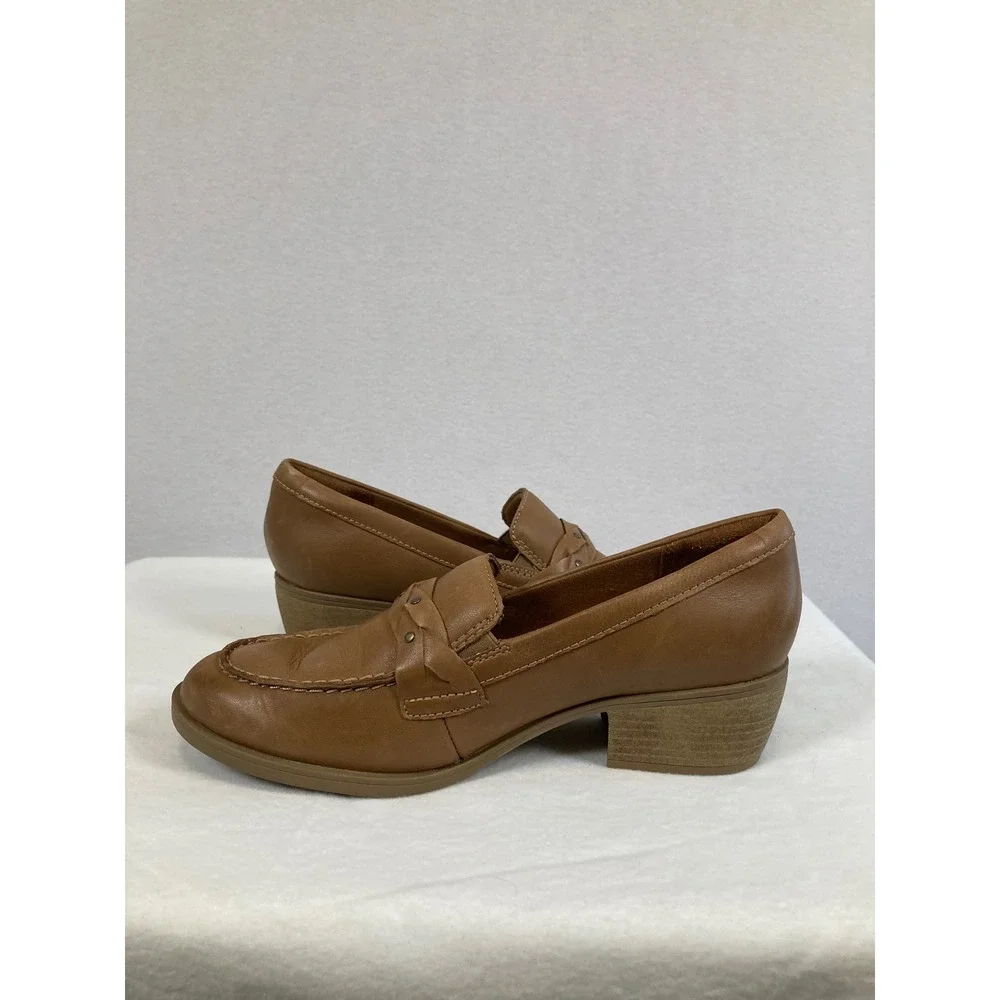 Classic Preppy Clarks Collection Womens‎ 6.5 Tan Leather Braided Studded Loafers